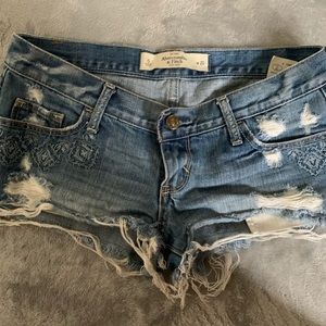 Abercrombie & Fitch jean shorts, size 0, 25